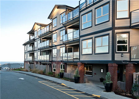 Exterior of Nanaimo condo development, Clearview at Regency Vista