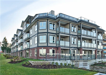 Exterior of Nanaimo condo development, Clearview at Regency Vista