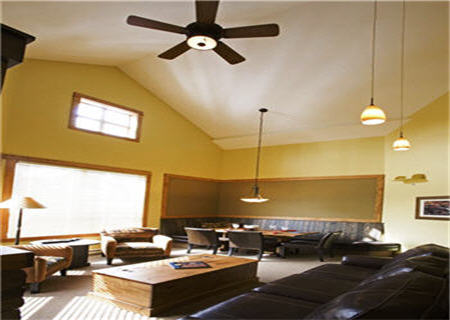 Juniper Lodge Fernie living area